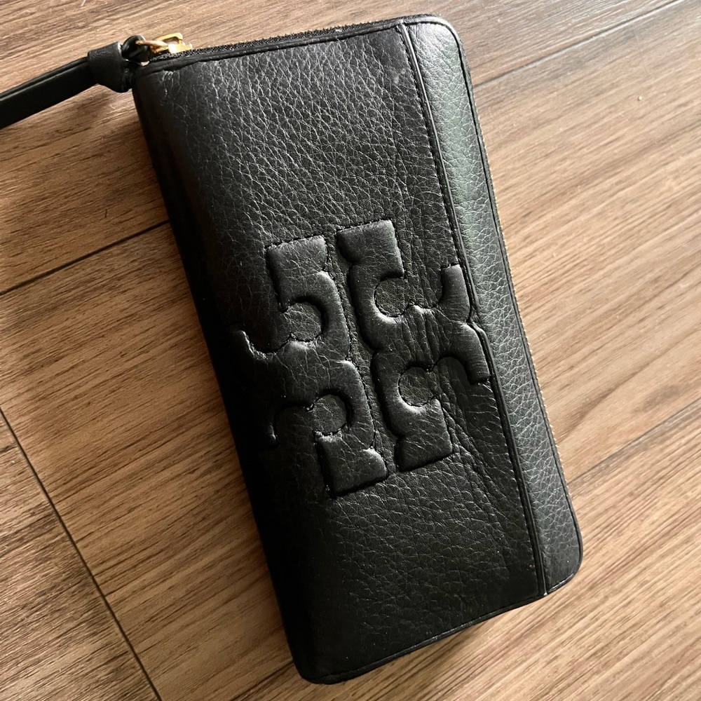 Tory Burch Black Wallet.